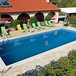 Villa Lujko Prapatnica