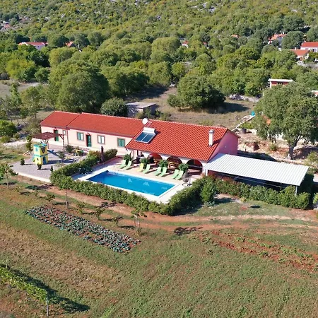 Lujko Villa *