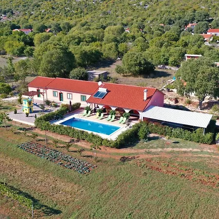 Lujko Villa *