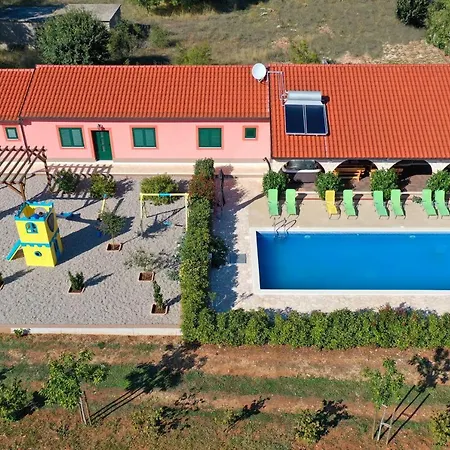 Villa Lujko Prapatnica