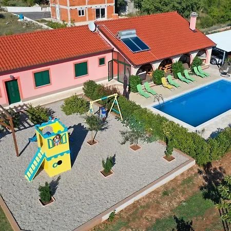 Villa Lujko Prapatnica