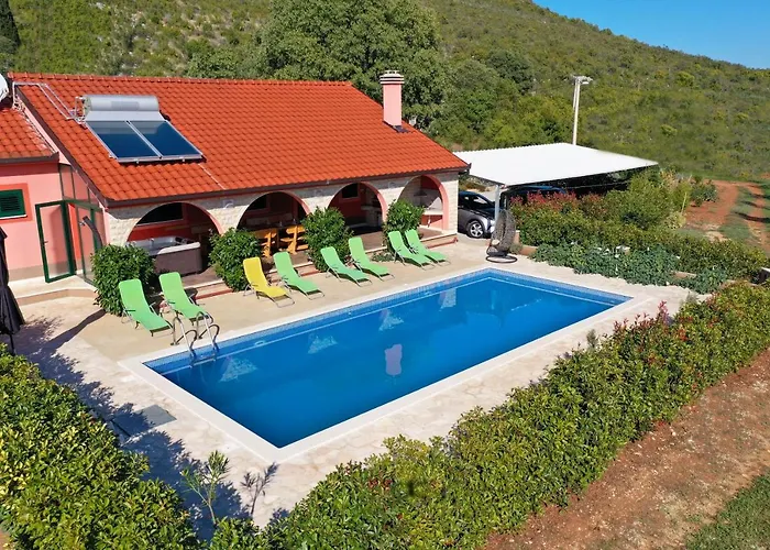 Vila Lujko *